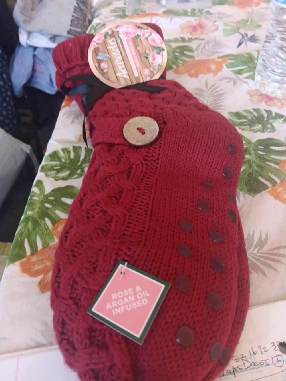 NWT Minxny Women’s Burgundy  Aromasoles Sweater Socks Sliper Socks ONE SIZE